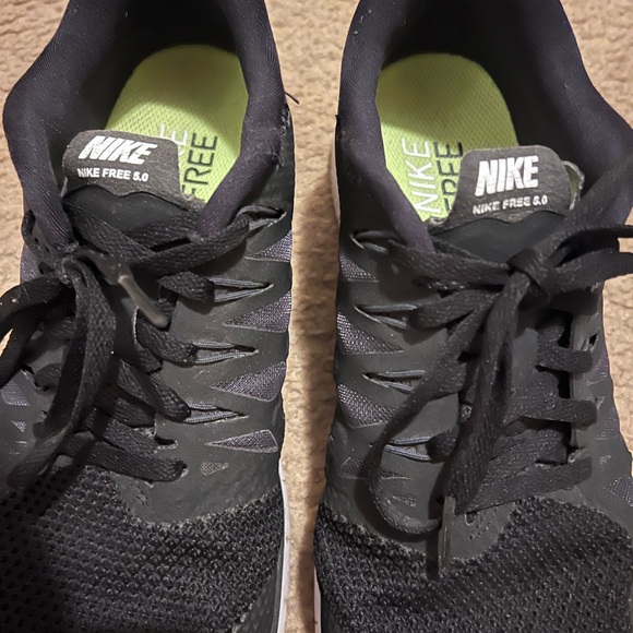 Men’s Nike Free 5.0 Athletic Shoes - Picture 3 of 5